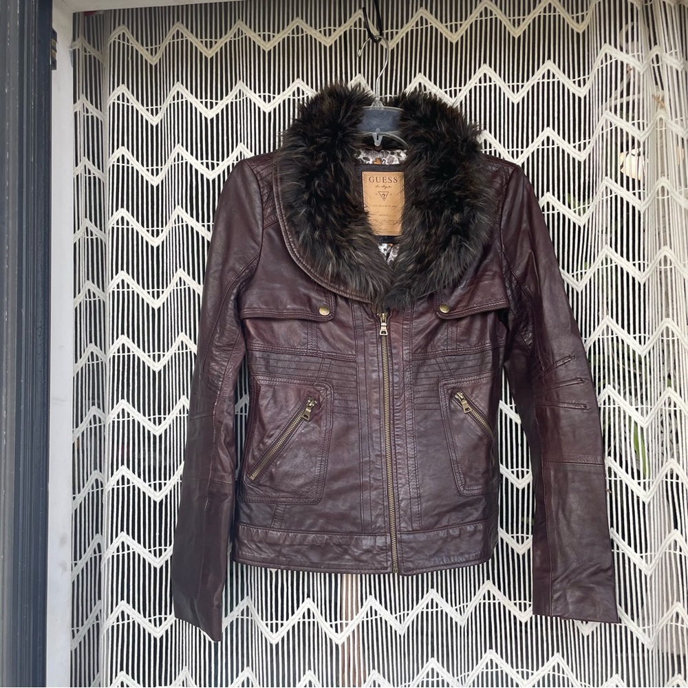 Leather jacket with removable fur collar